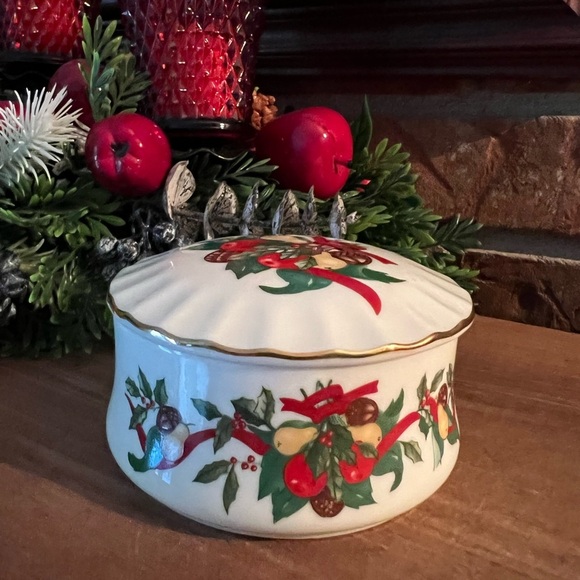 Rare Melodies Heritage House Silent Night Musical Porcelain Collector Edition. - Picture 4 of 5